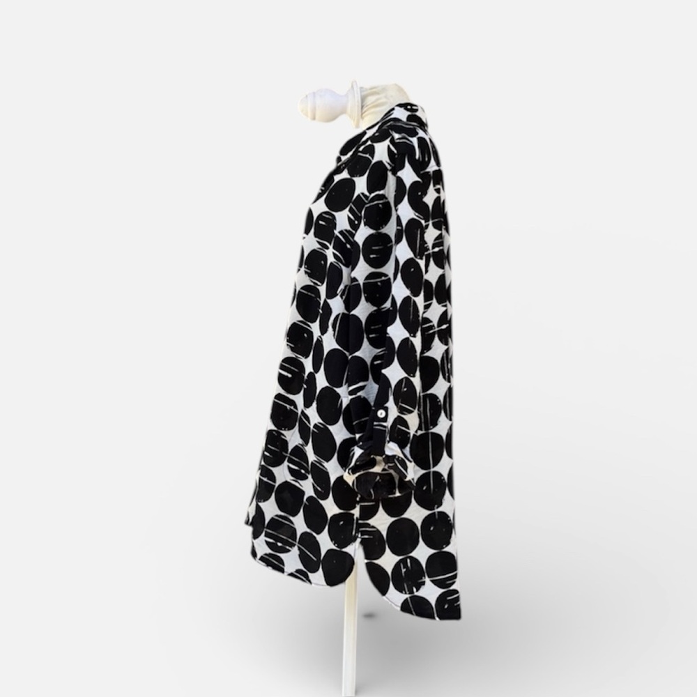 John Mark Button Front Split Hem Tunic in Black &… - image 2